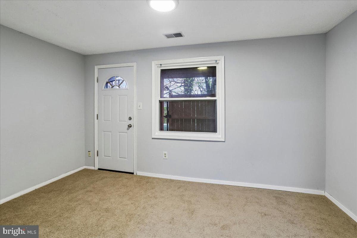 2839 Shepperton Terrace photo 19