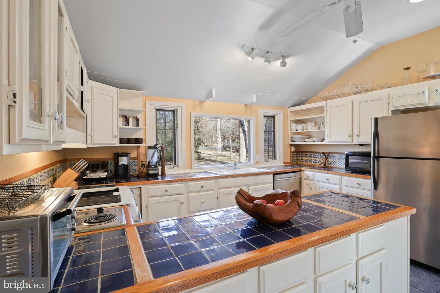 206 Grove Avenue photo 7
