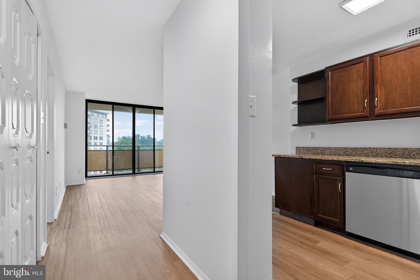 5225 Pooks Hill Rd # 1302N photo 13