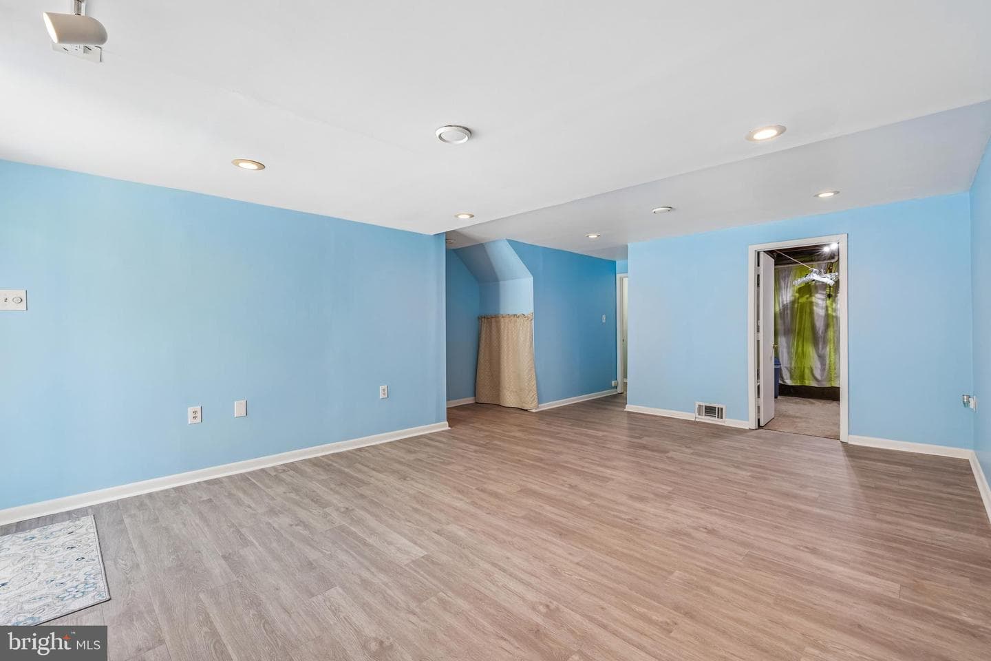 20541 Neerwinder Street photo 23