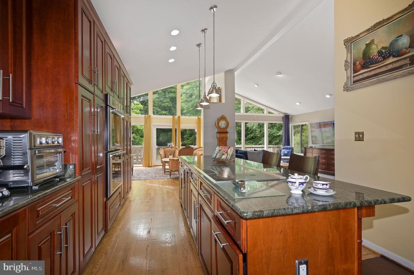 10204 Falls Road photo 10