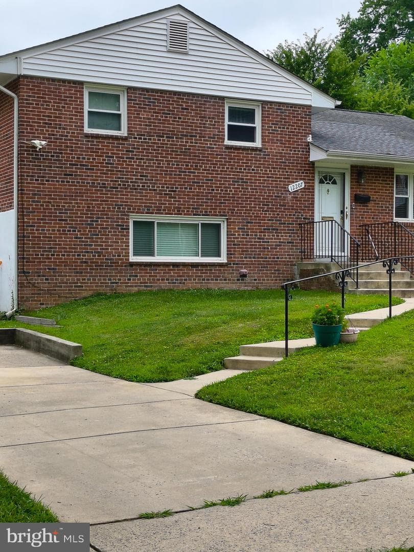 12207 Hunters Lane photo 9
