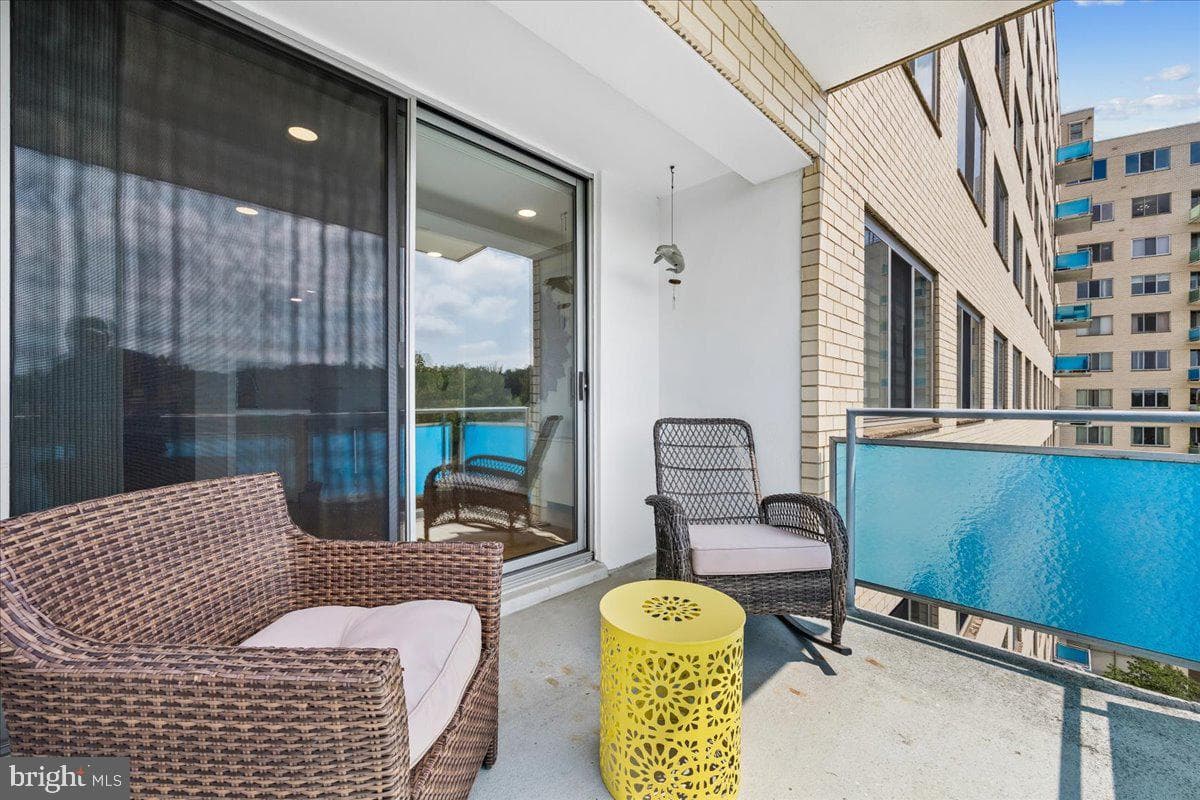 10201 Grosvenor Place #1009 photo 13