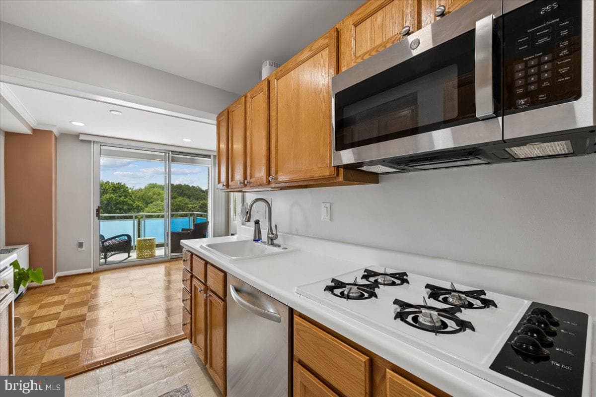 10201 Grosvenor Place #1009 photo 21