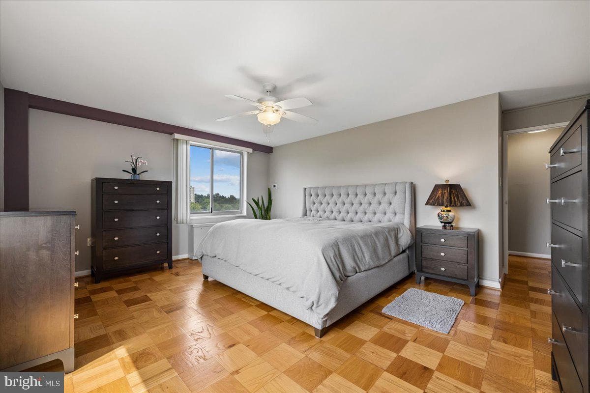 10201 Grosvenor Place #1009 photo 23