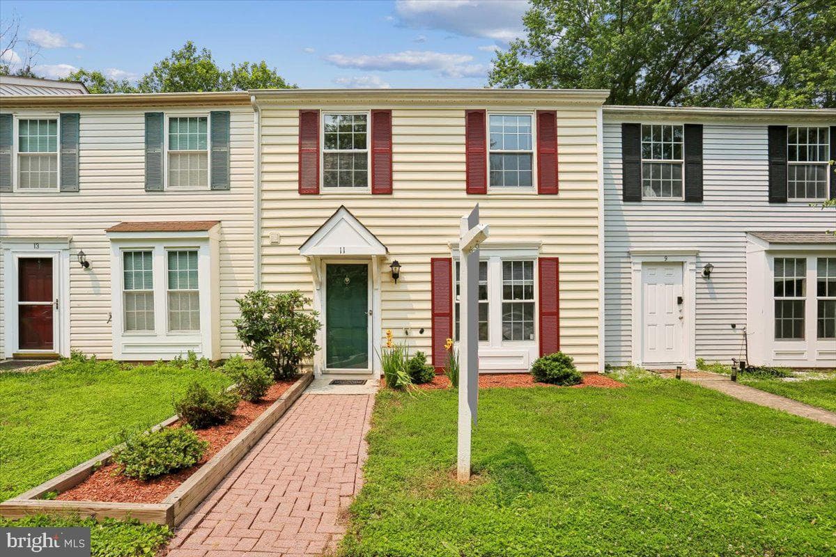 11 Teaneck Court, North Potomac
