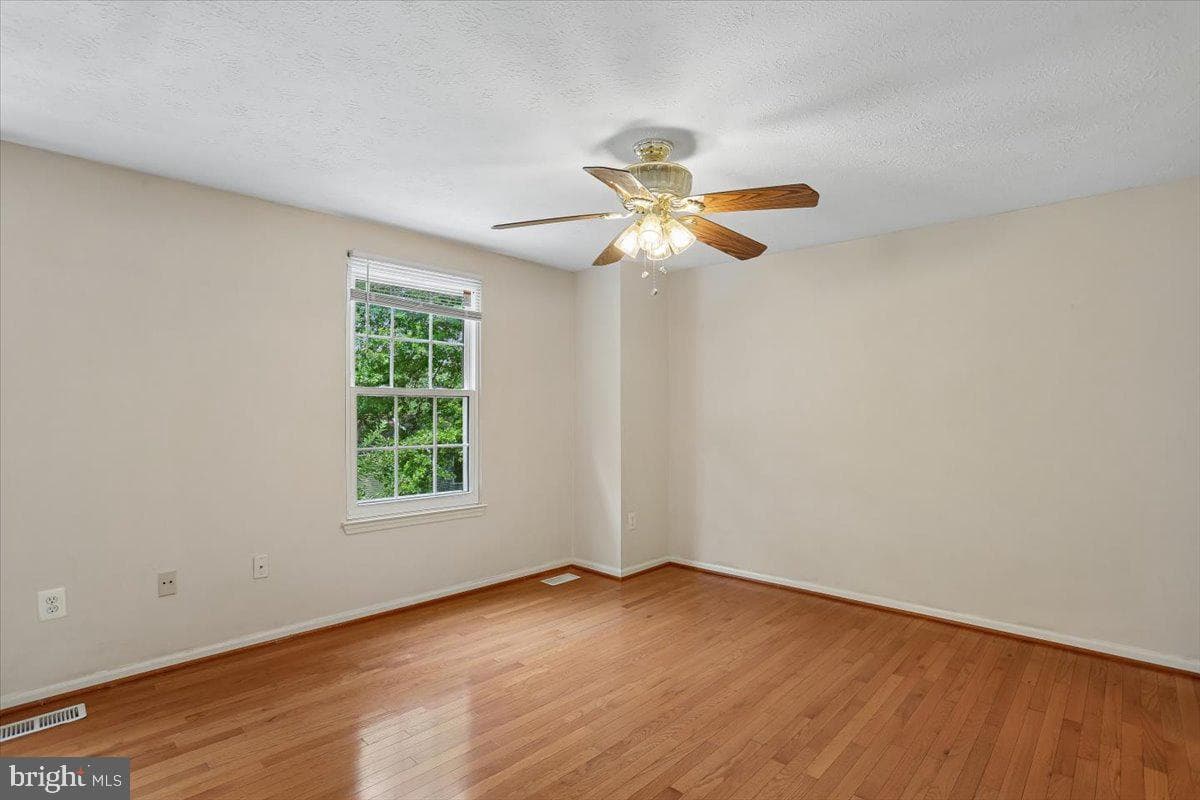 11 Teaneck Court photo 16
