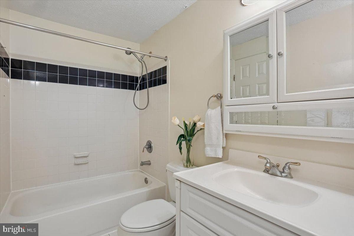 11 Teaneck Court photo 19
