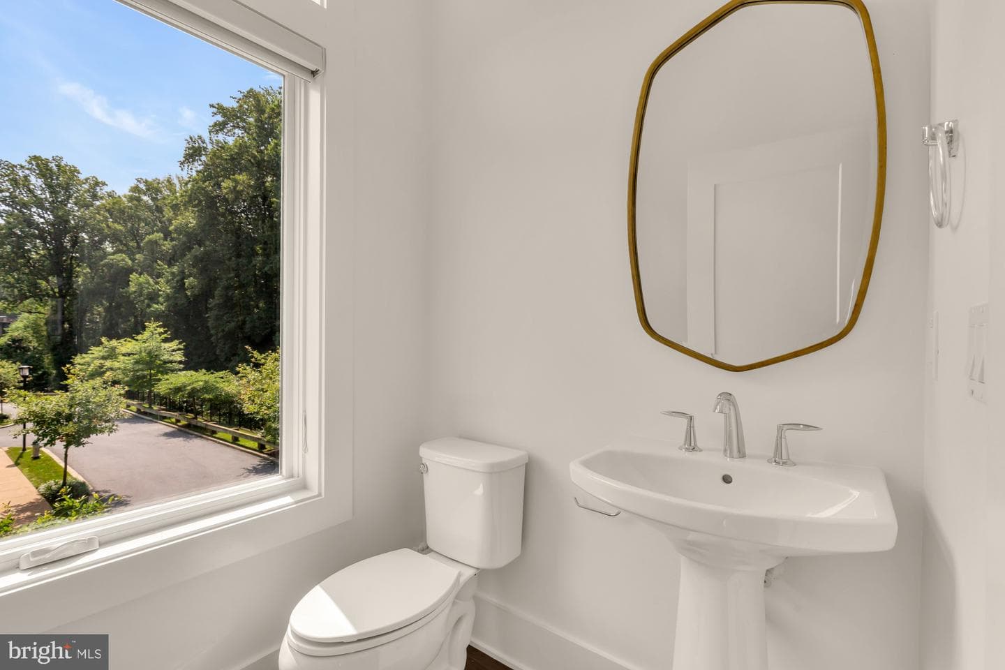 142 Winsome Circle photo 16
