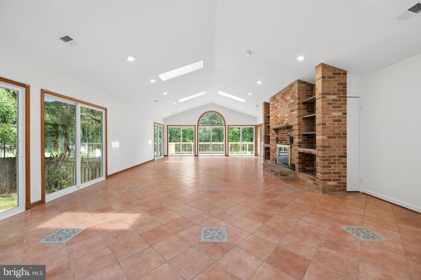 13715 Lewisdale Road photo 9