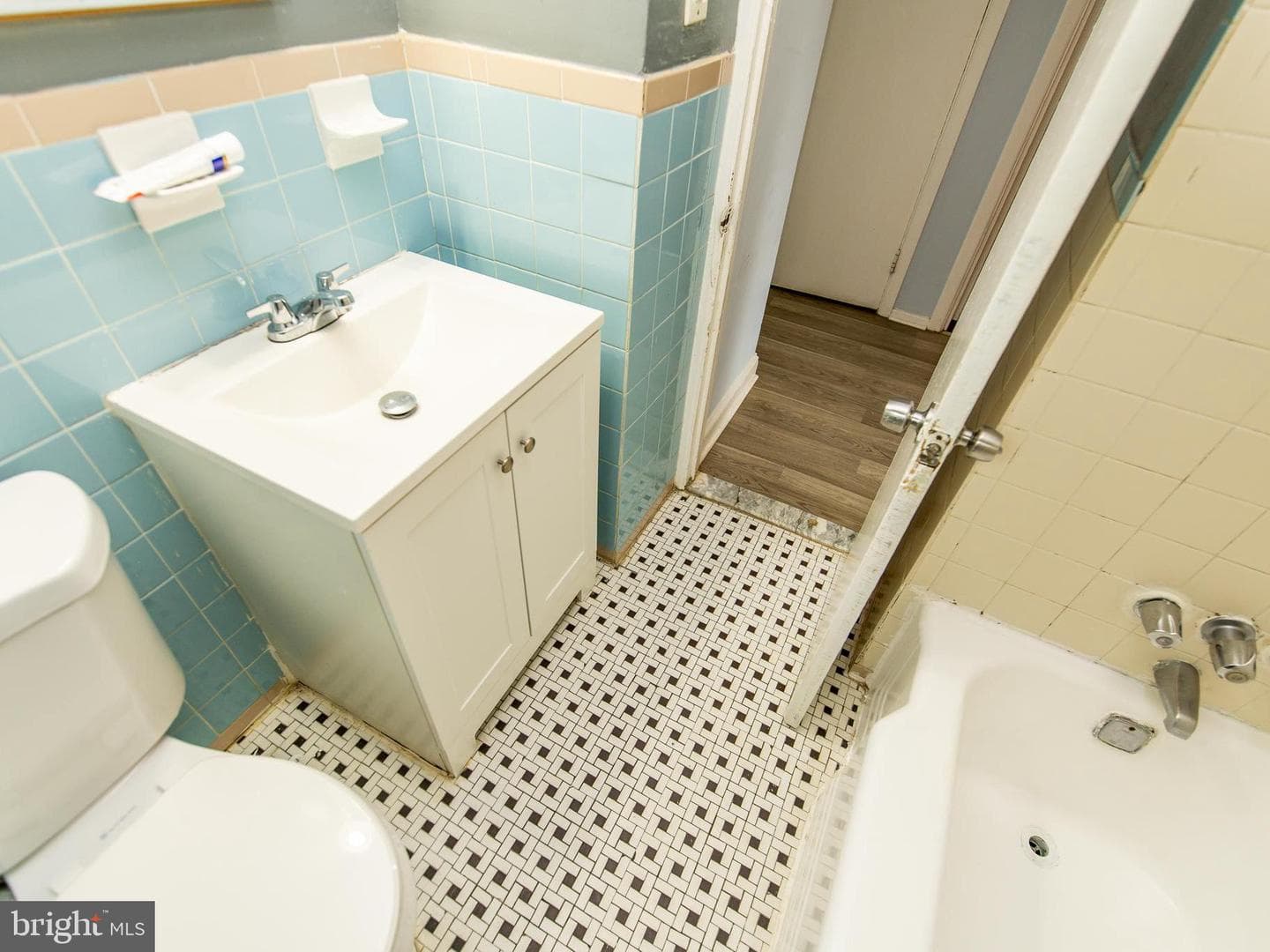 12124 Livingston Street photo 21