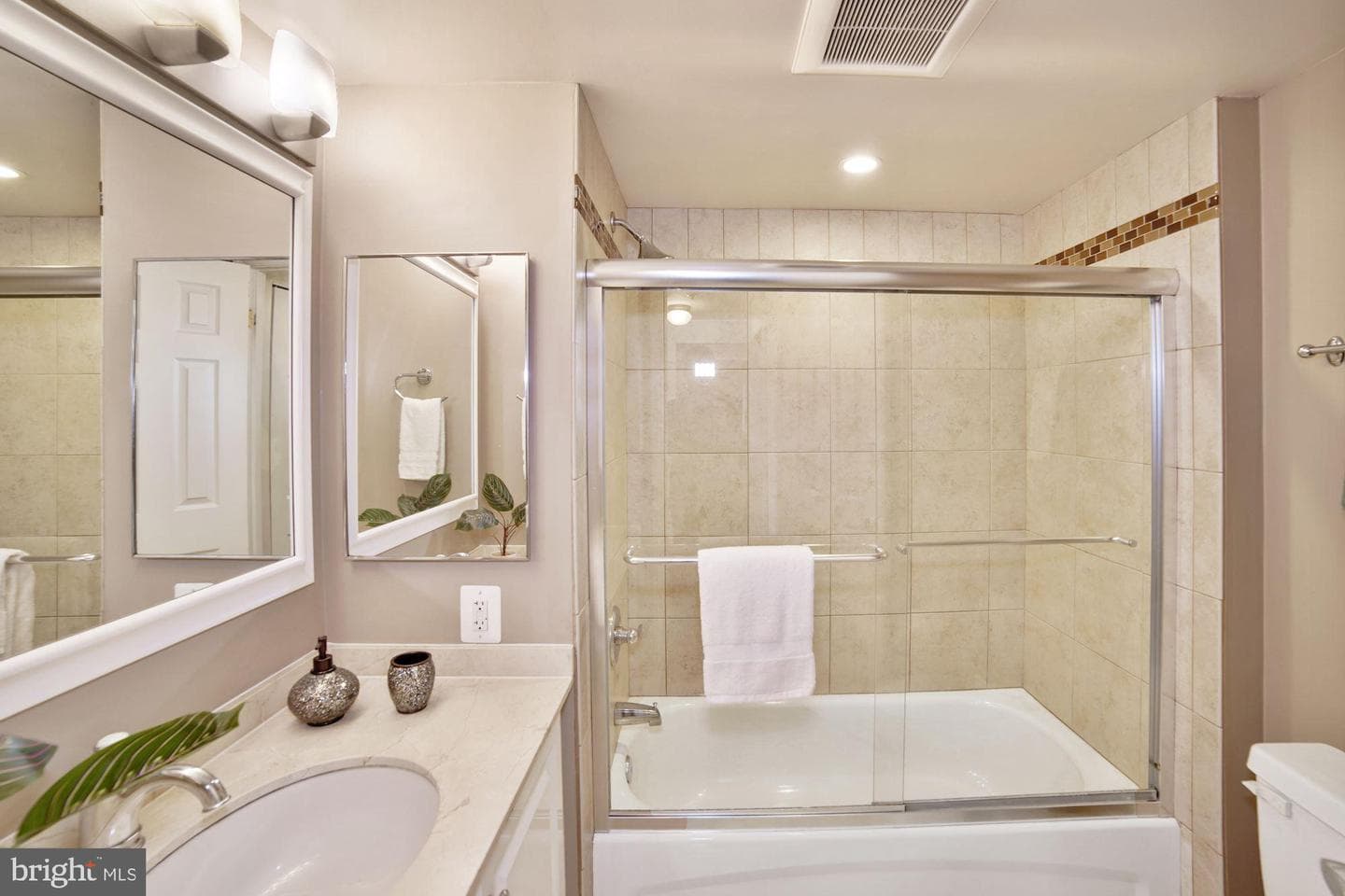 10101 Grosvenor Place #1818 photo 17
