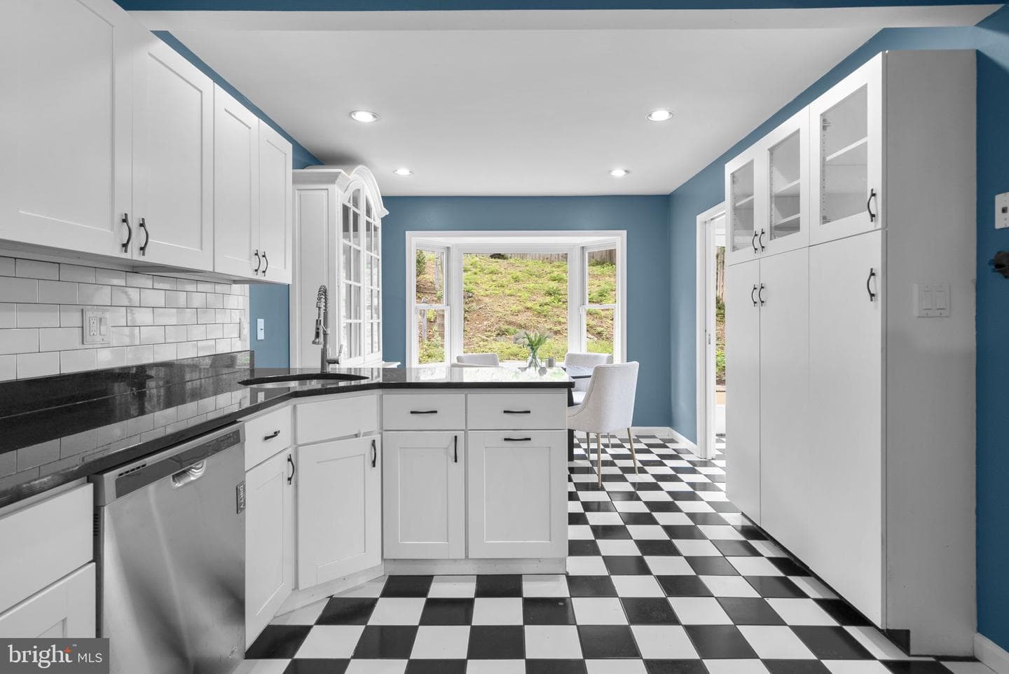 822 Loxford Terrace photo 10