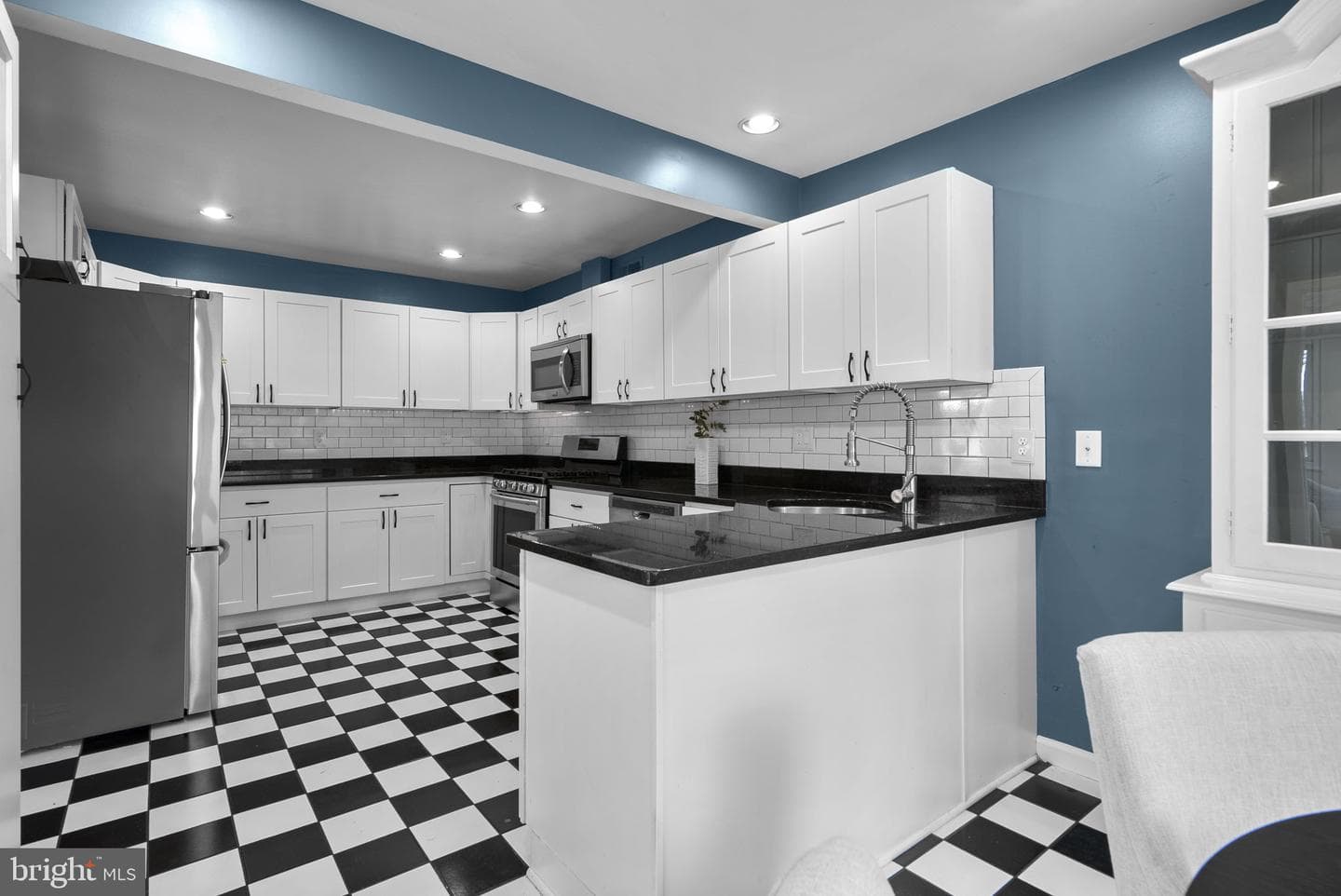 822 Loxford Terrace photo 13
