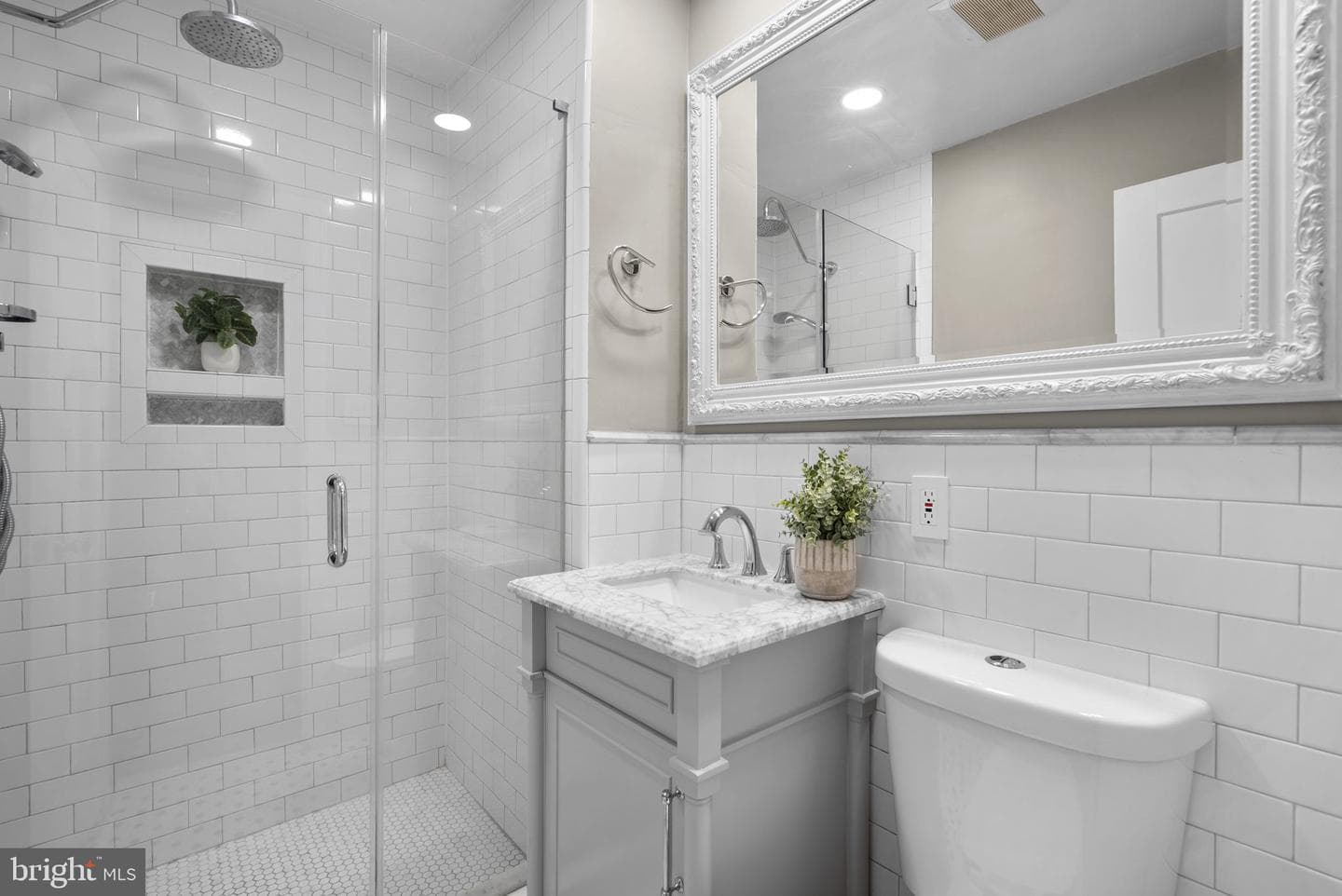 822 Loxford Terrace photo 18