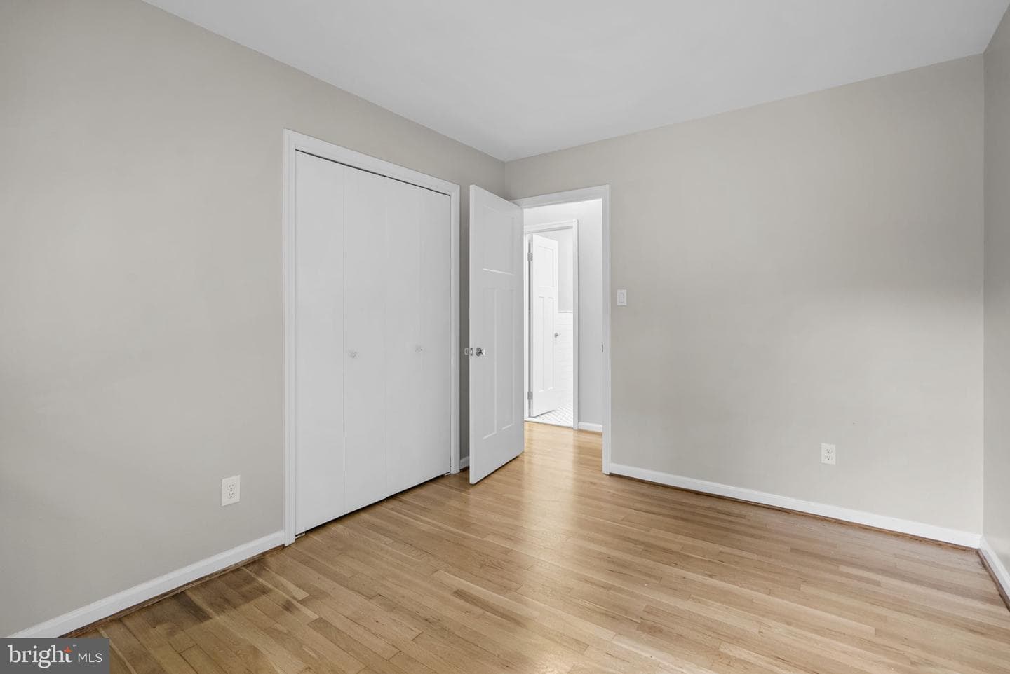822 Loxford Terrace photo 20
