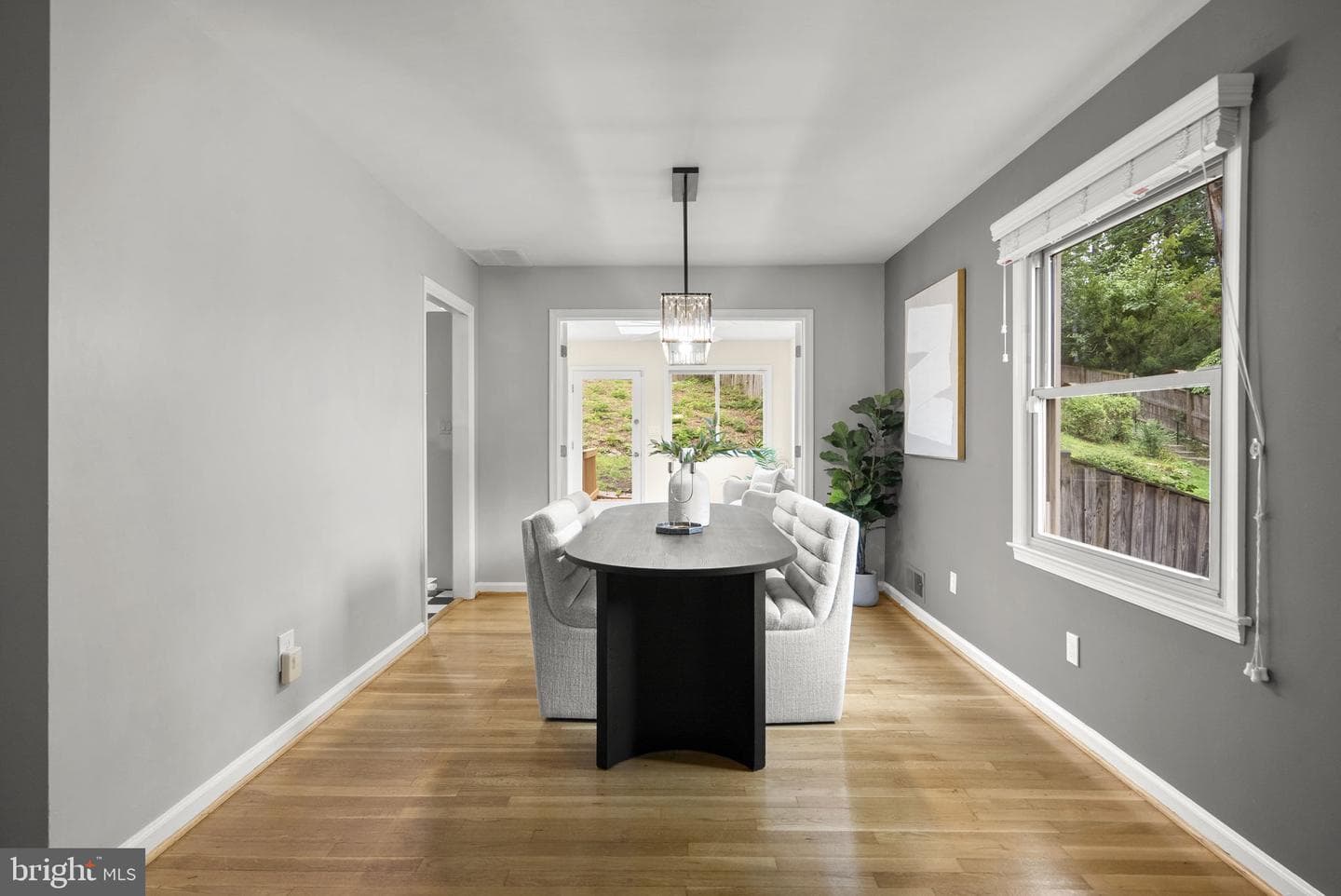 822 Loxford Terrace photo 8