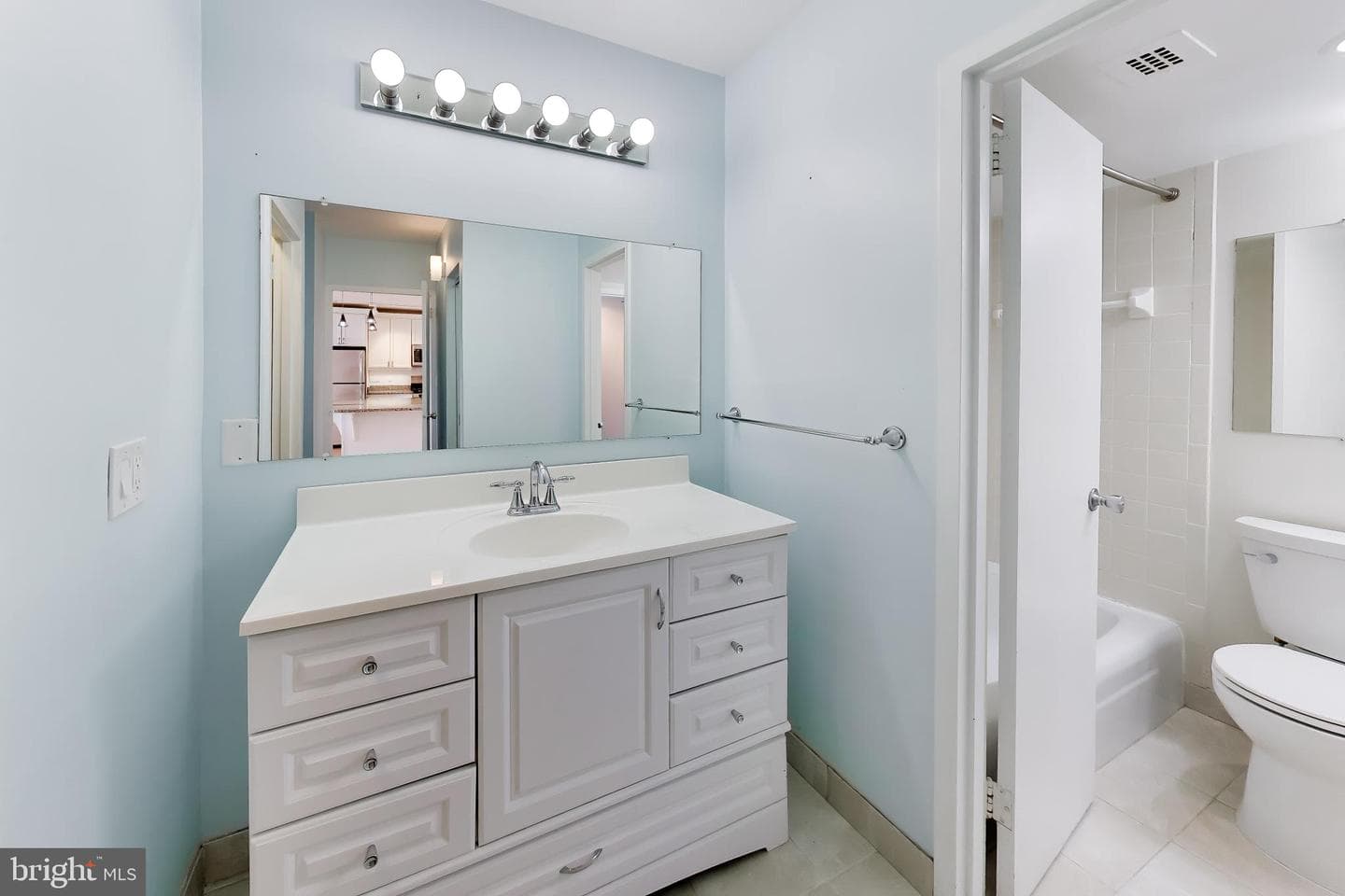 4242 East West Highway #514 photo 21