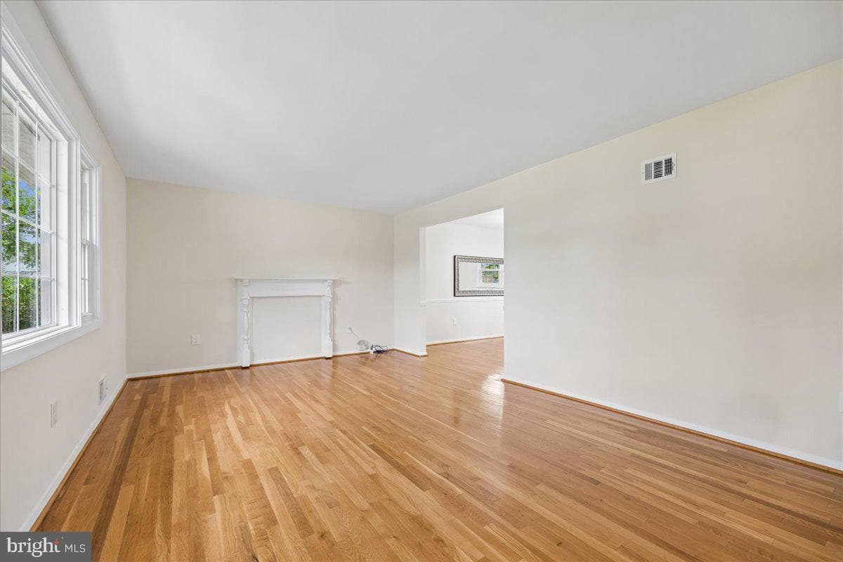 11315 Gainsborough Road photo 10
