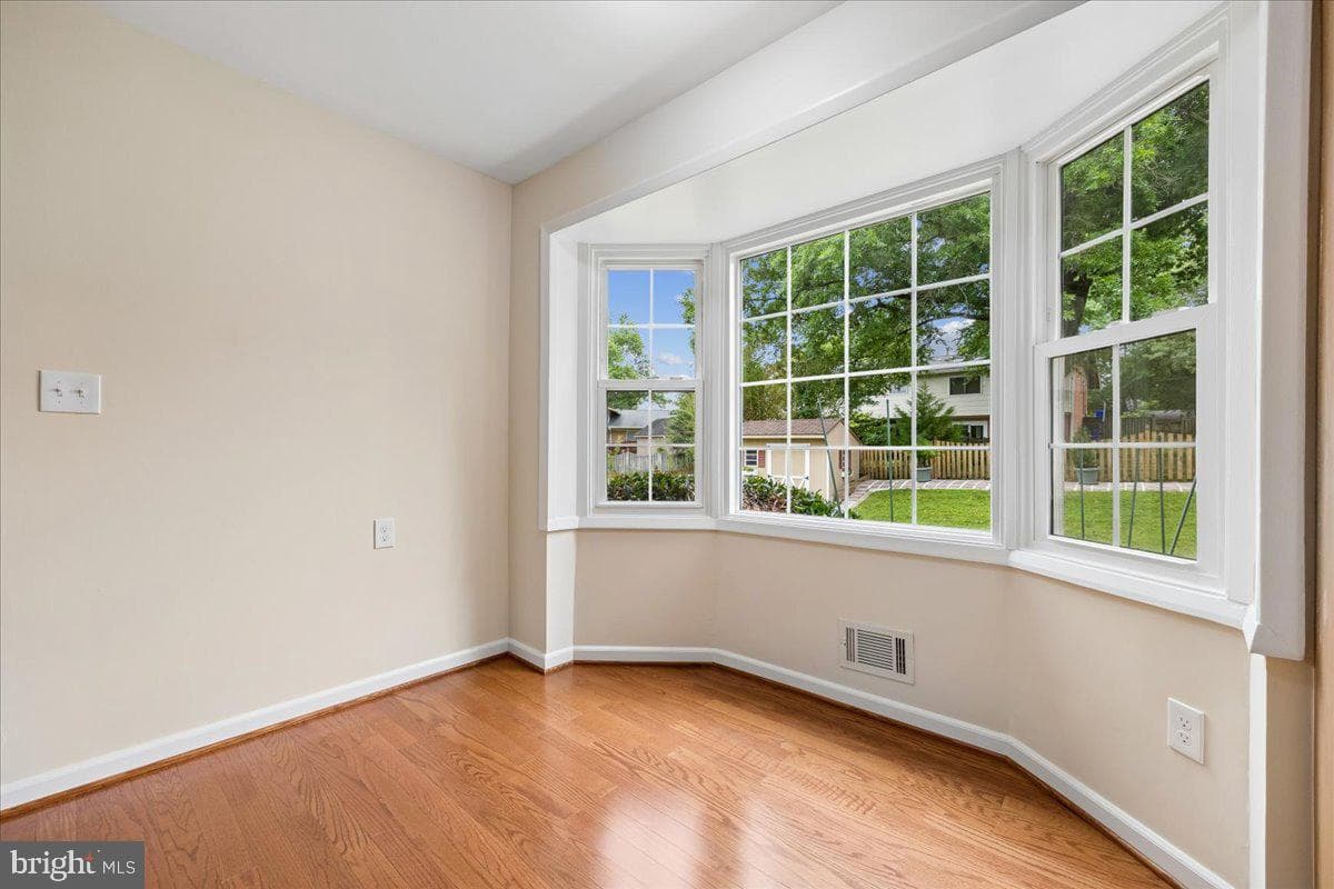 11315 Gainsborough Road photo 16
