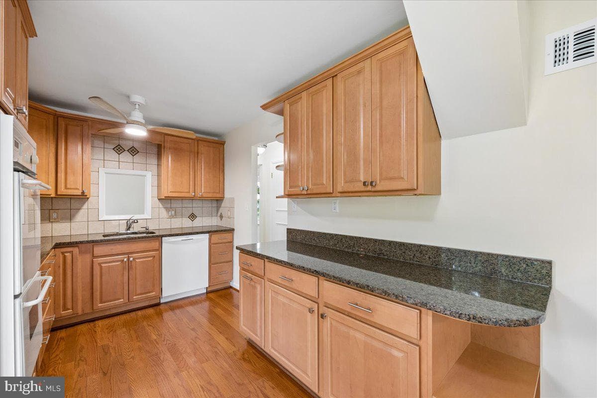 11315 Gainsborough Road photo 20