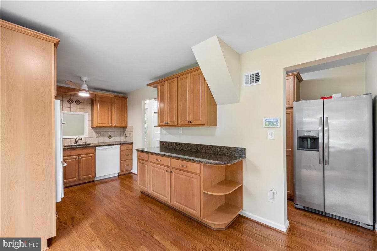 11315 Gainsborough Road photo 21