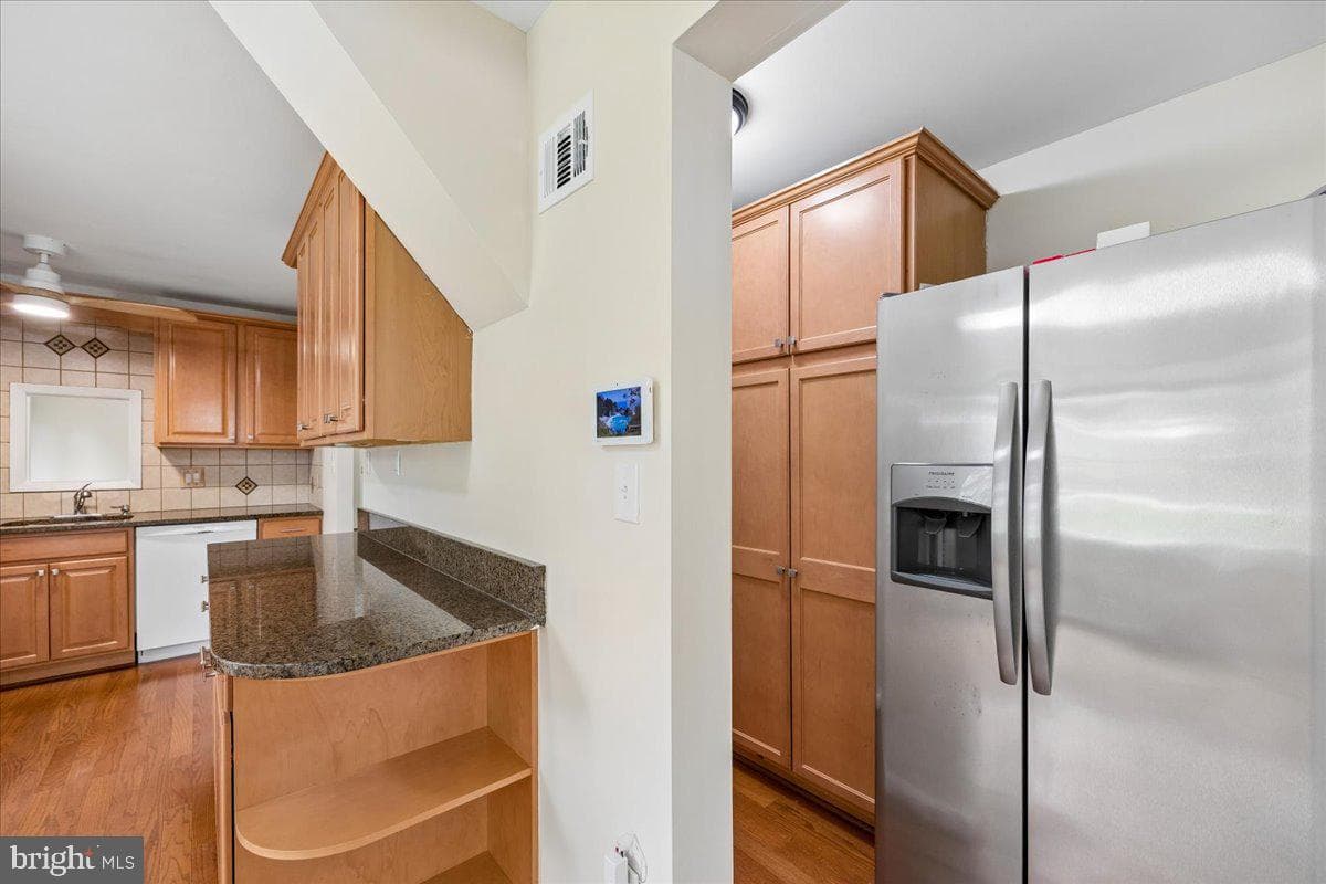 11315 Gainsborough Road photo 22