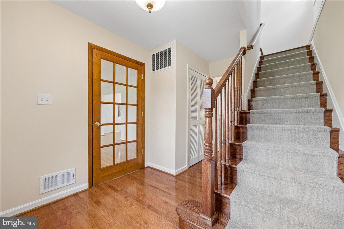 11315 Gainsborough Road photo 29