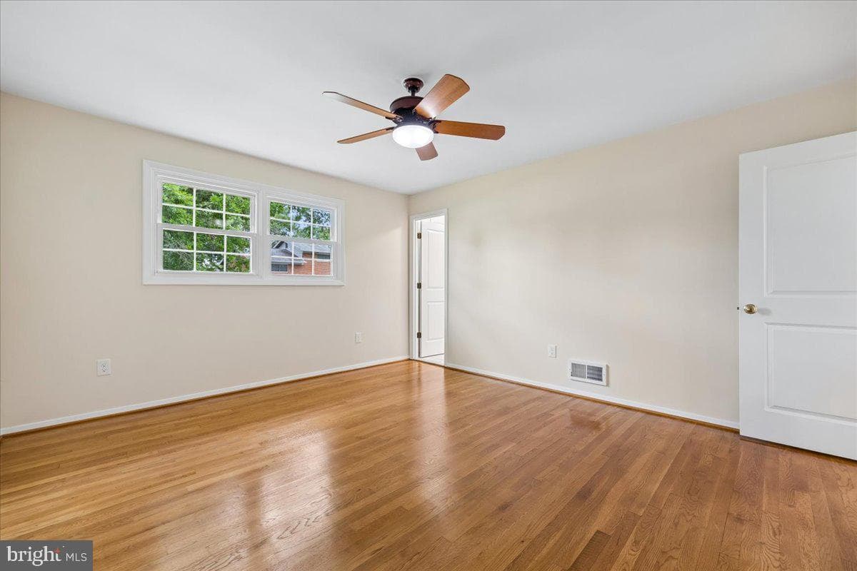 11315 Gainsborough Road photo 31