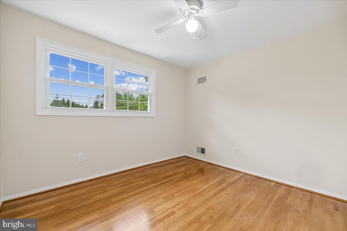 11315 Gainsborough Road photo 37