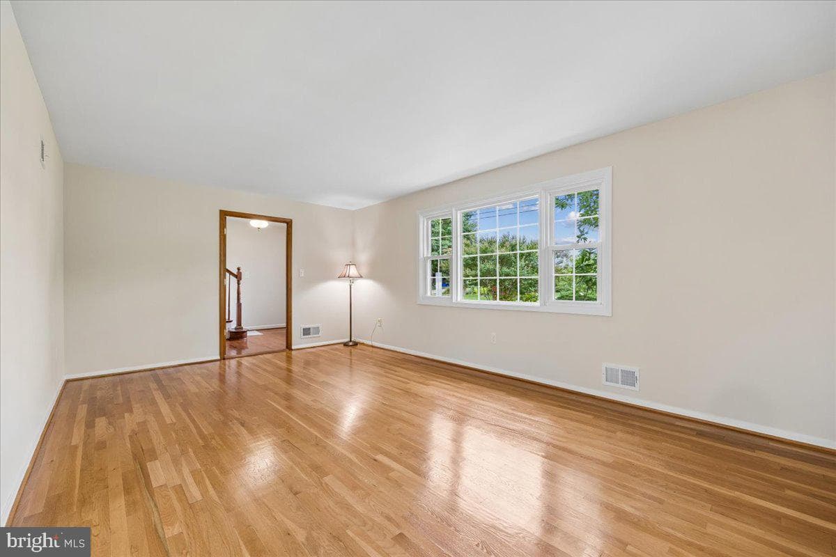 11315 Gainsborough Road photo 8