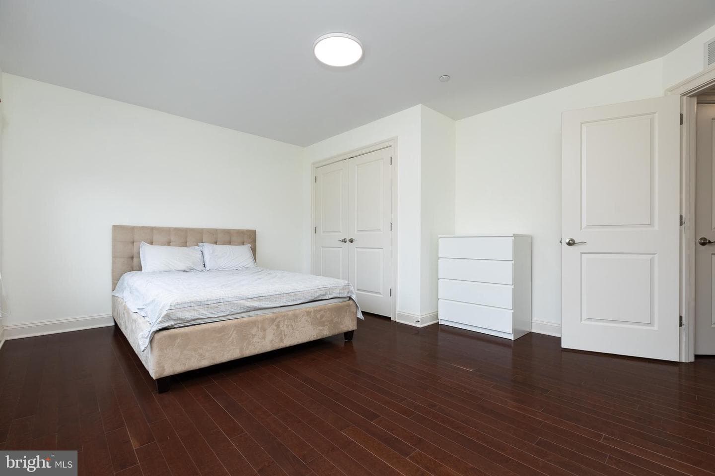 215 N Van Buren Street photo 115
