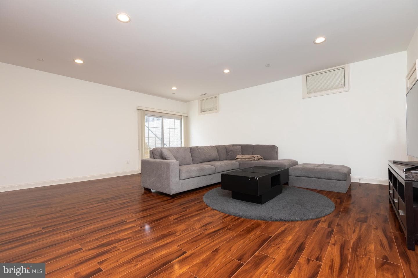 215 N Van Buren Street photo 123
