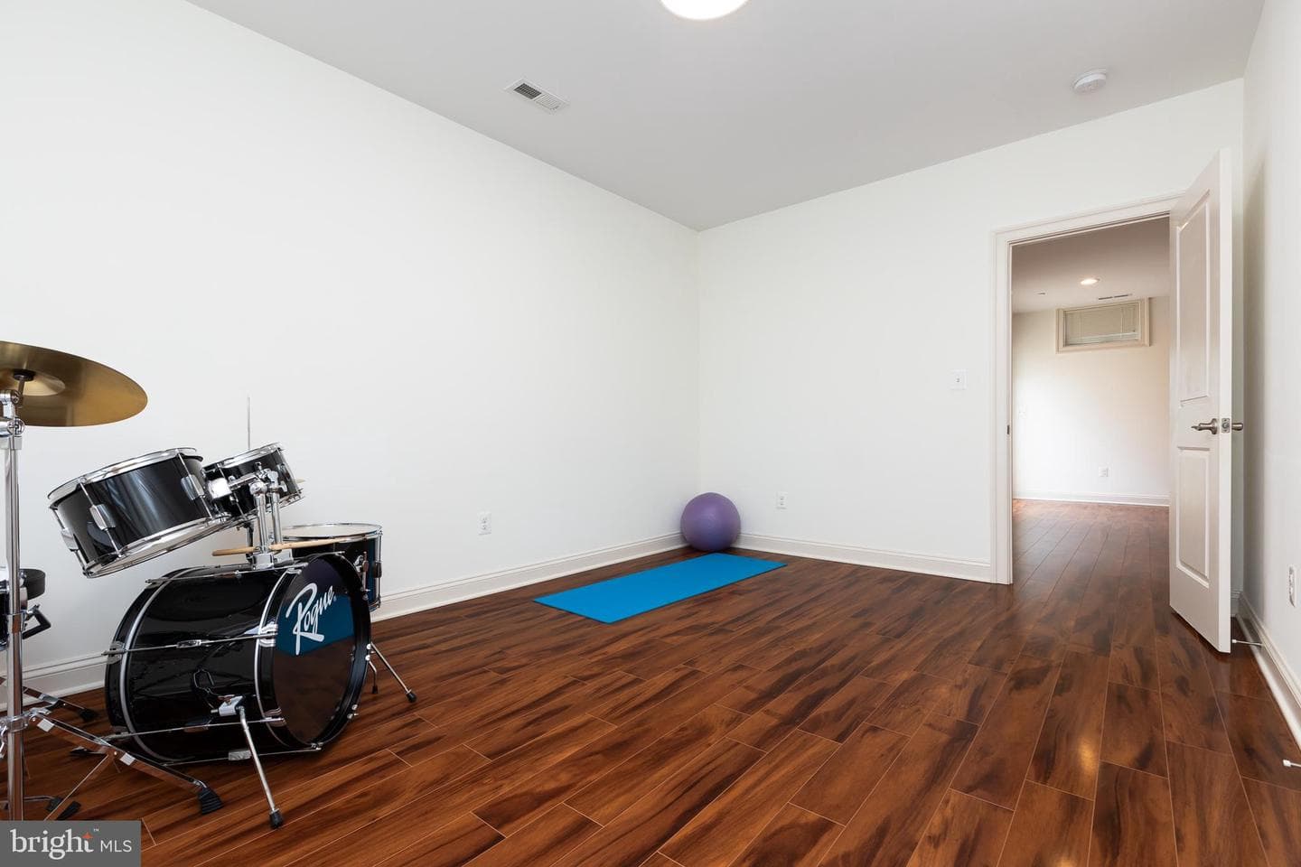 215 N Van Buren Street photo 133
