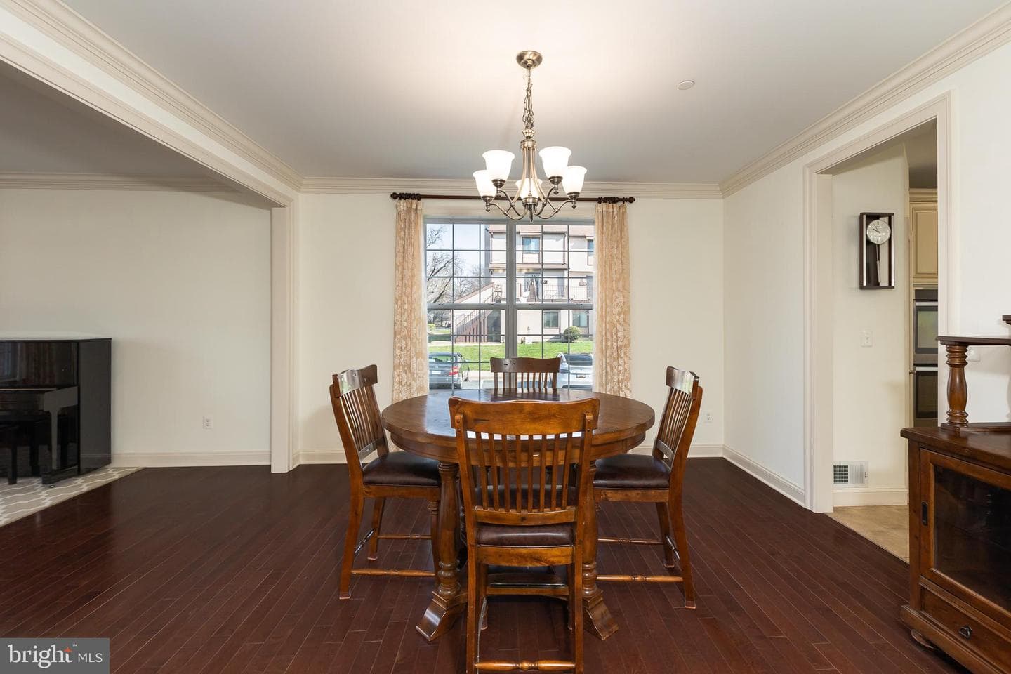 215 N Van Buren Street photo 46