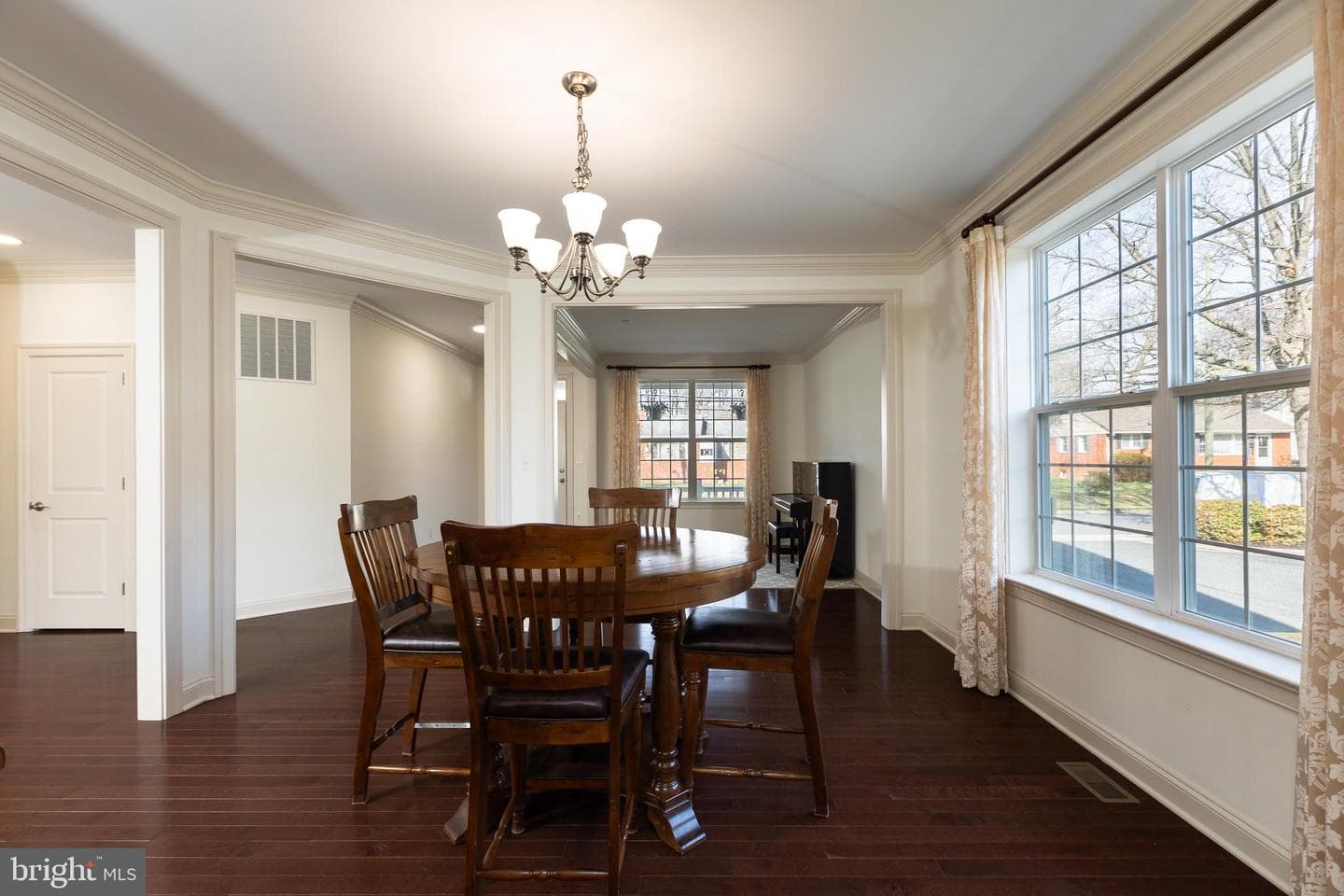 215 N Van Buren Street photo 48