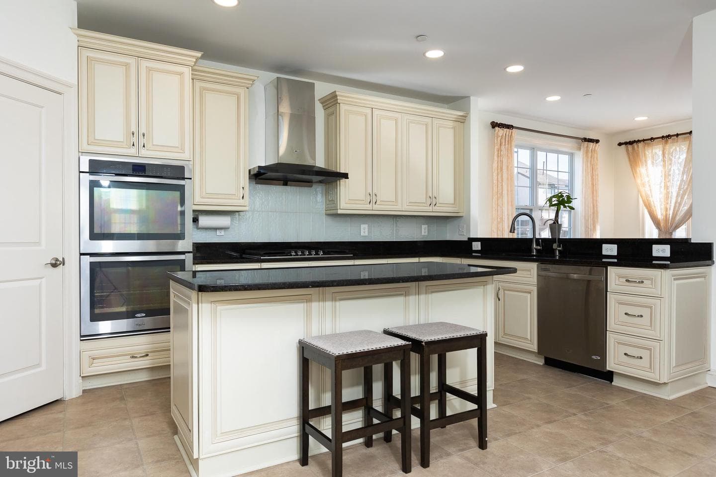 215 N Van Buren Street photo 53