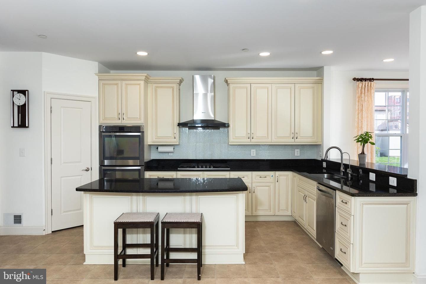 215 N Van Buren Street photo 57