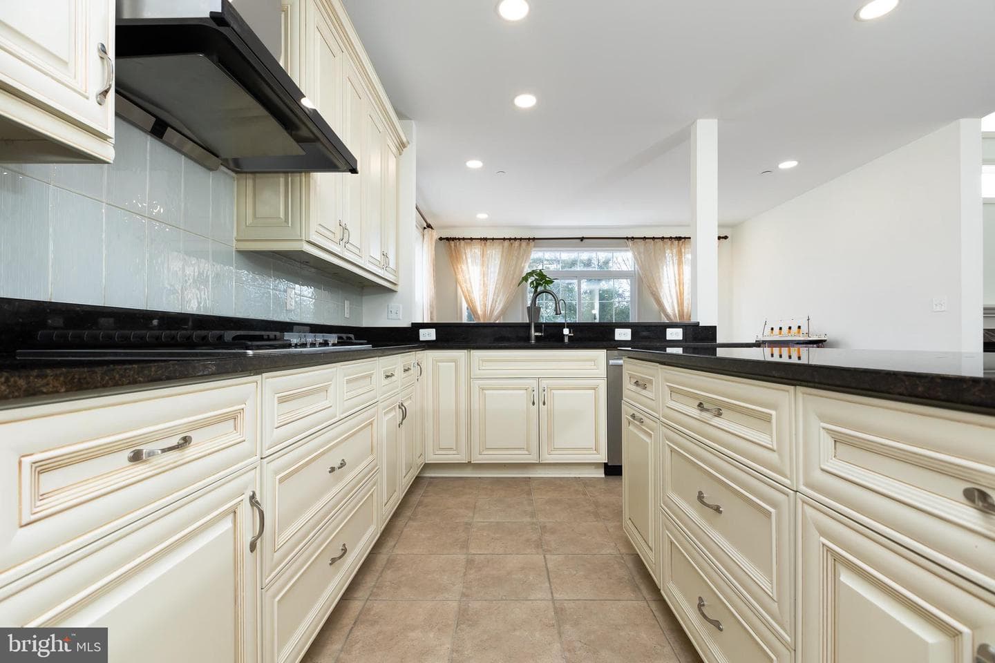 215 N Van Buren Street photo 63