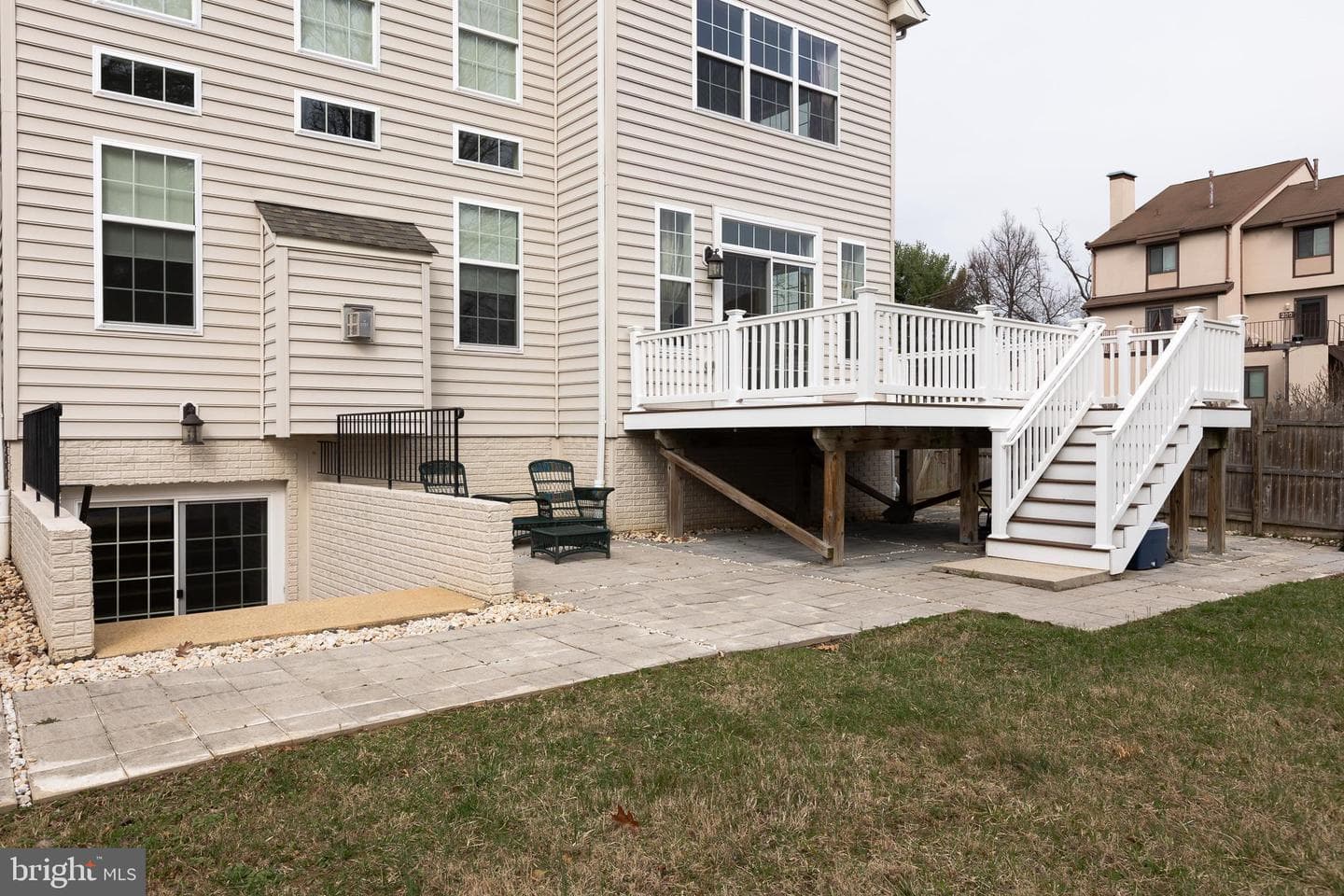 215 N Van Buren Street photo 95