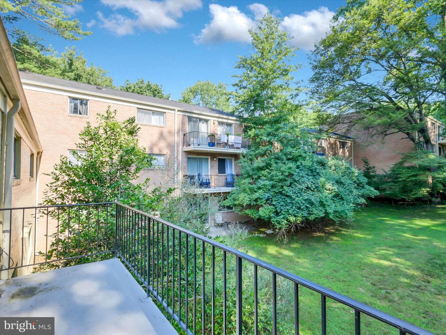 10524 Weymouth Street #202 photo 15