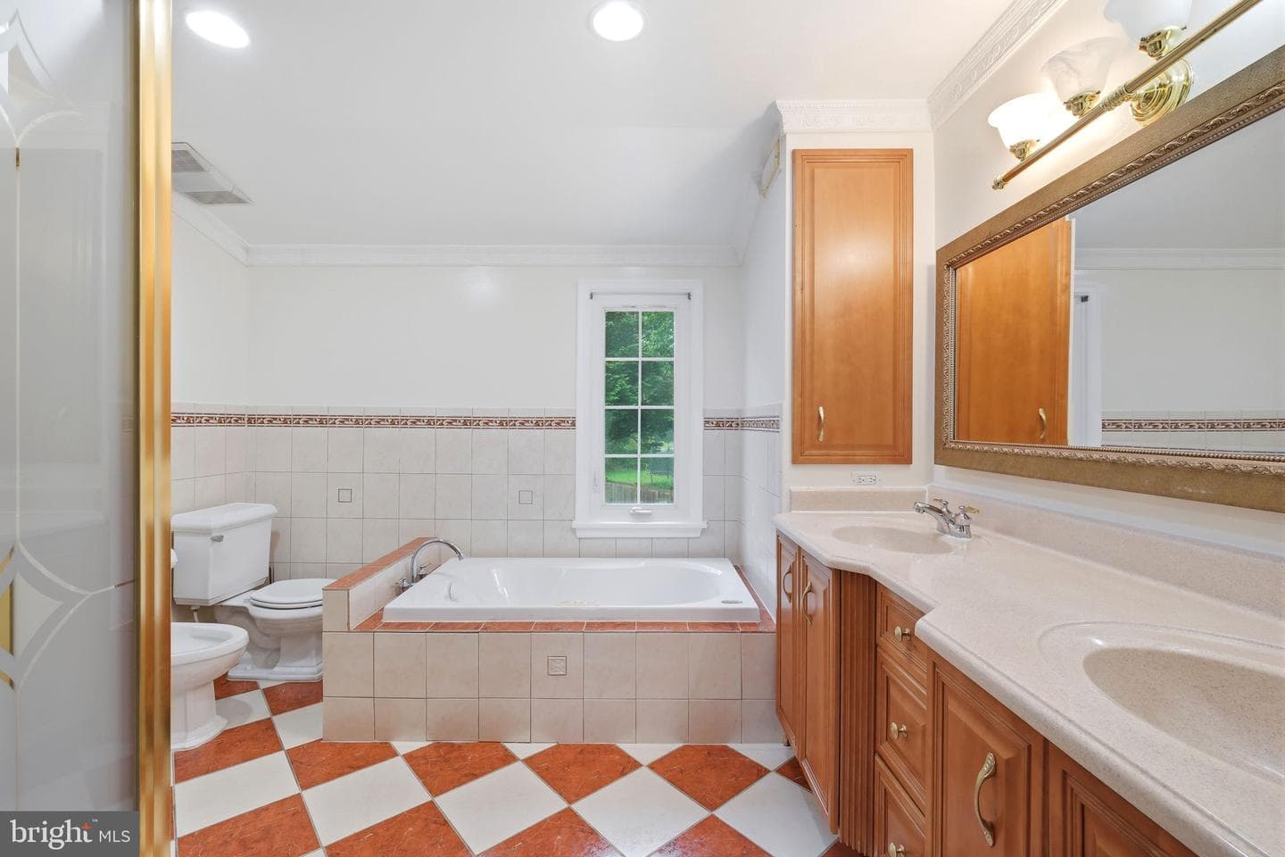 3800 Queen Mary Drive photo 24