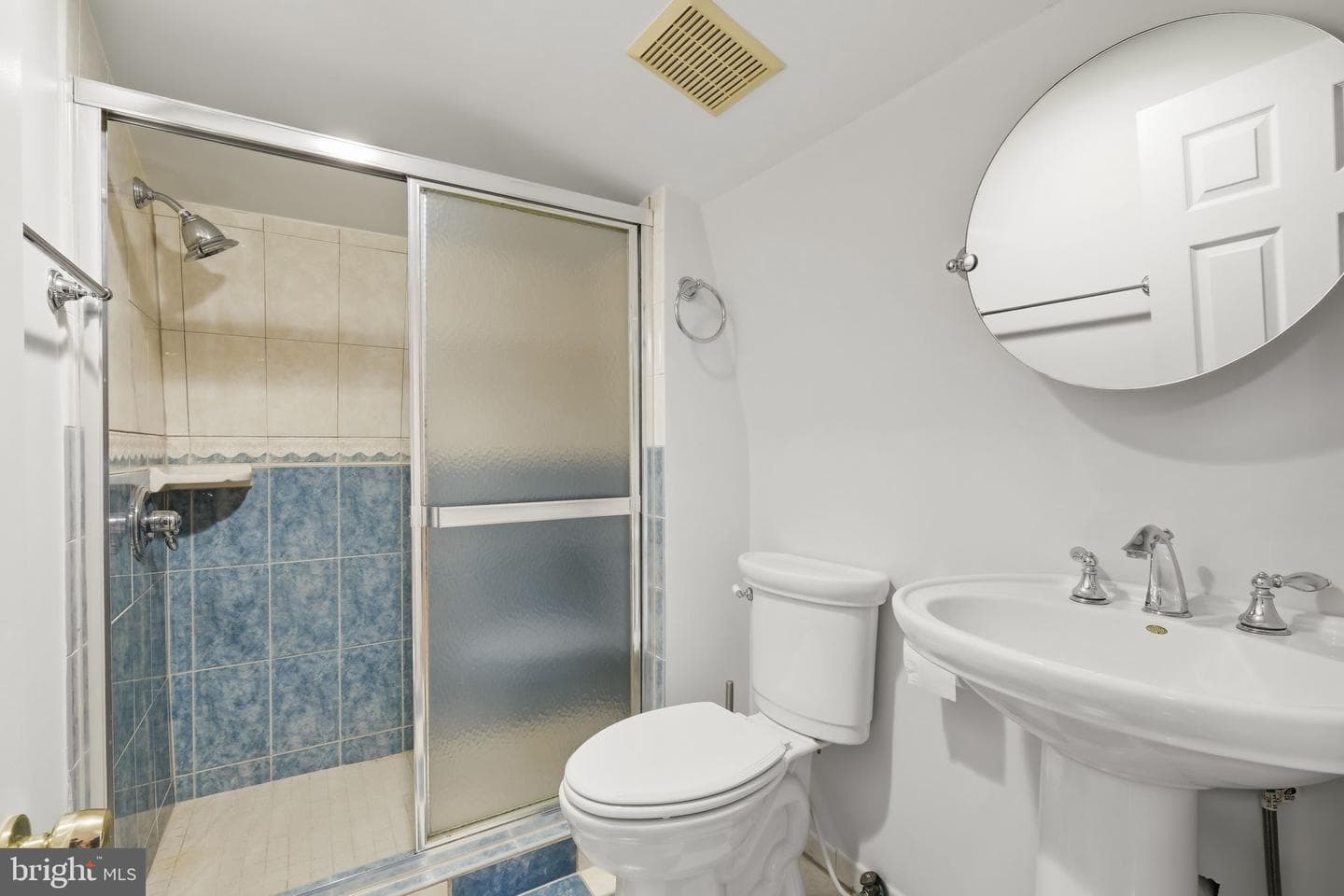 3800 Queen Mary Drive photo 32