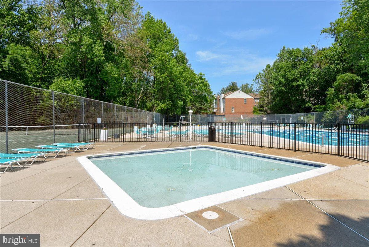 10518 Weymouth Street #102 photo 22