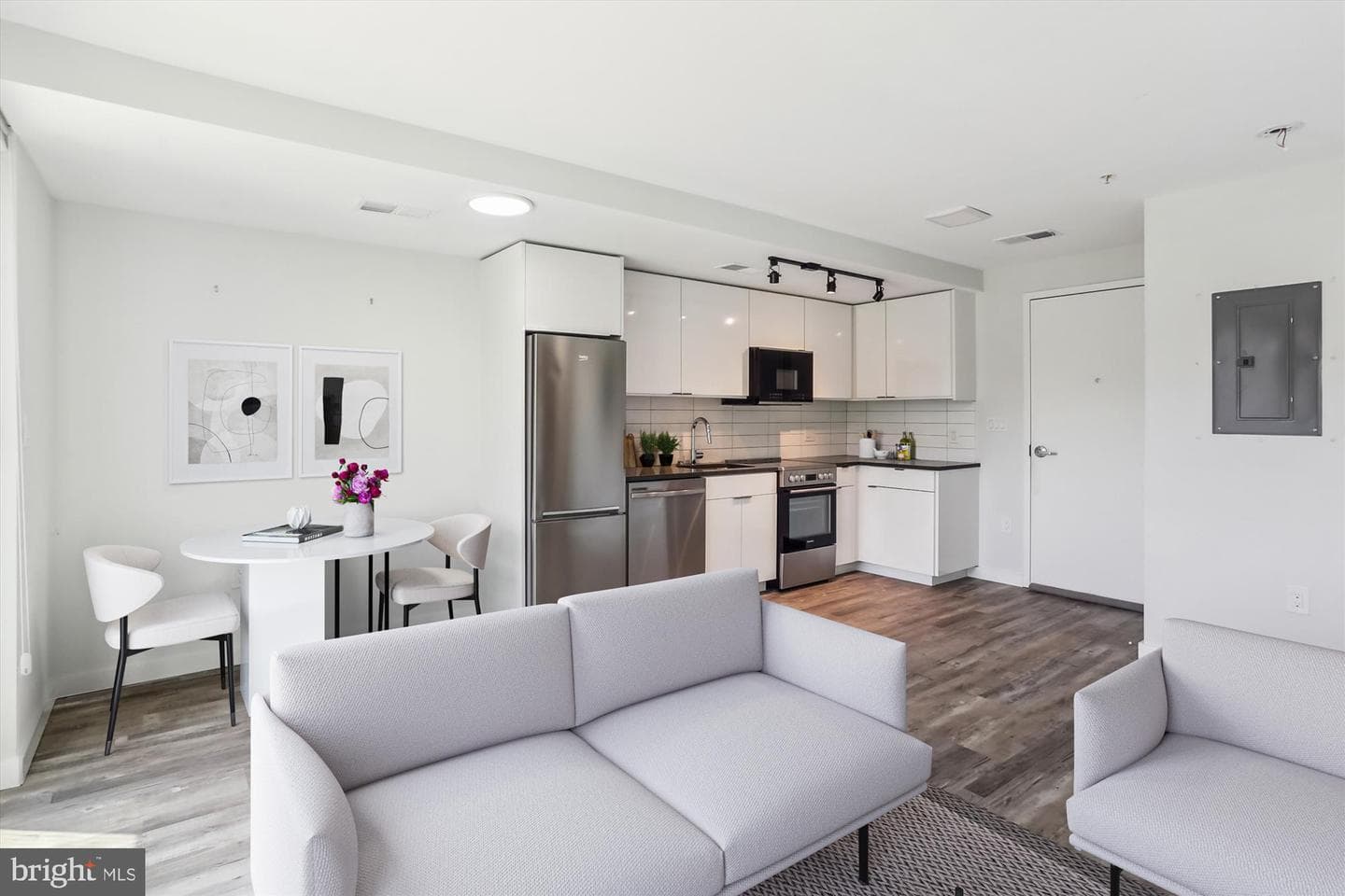 700 Roeder Road #401 photo 14