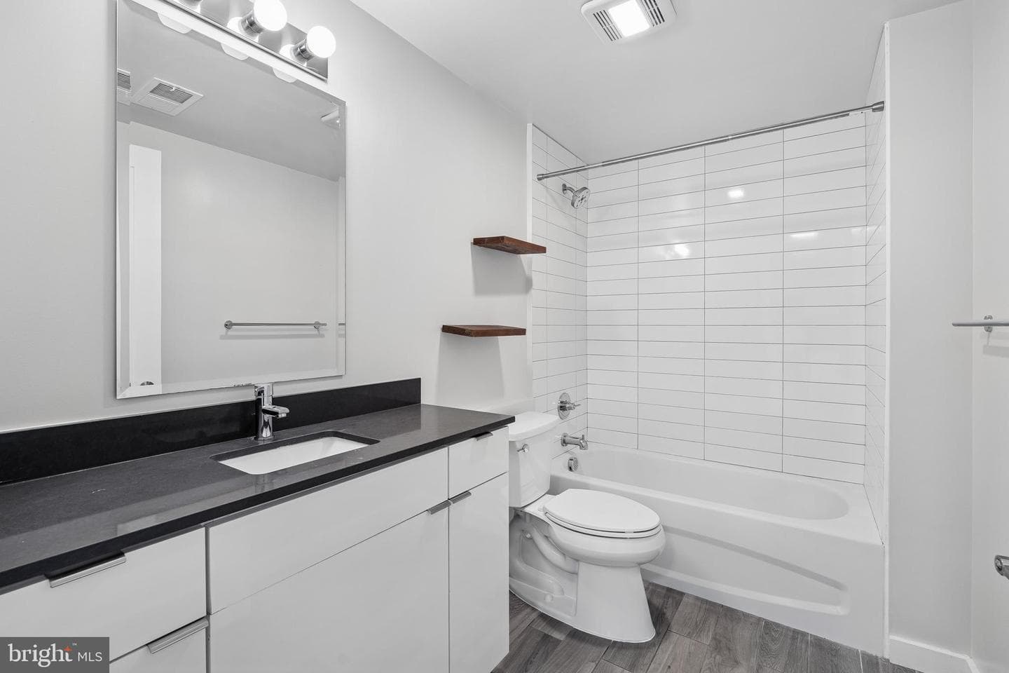 700 Roeder Road #401 photo 19