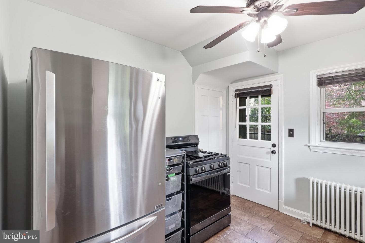 10211 Sutherland Road photo 10