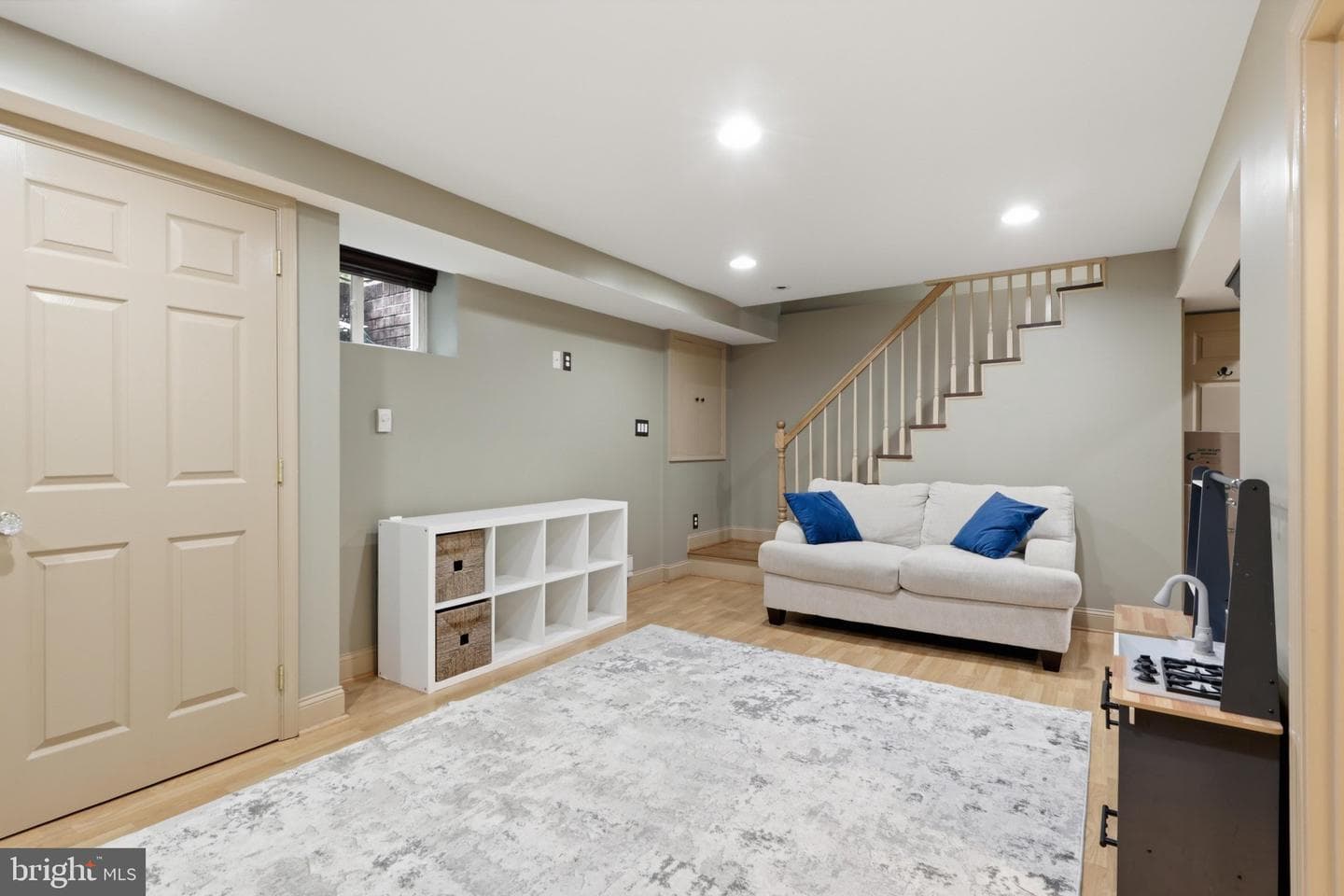 10211 Sutherland Road photo 13