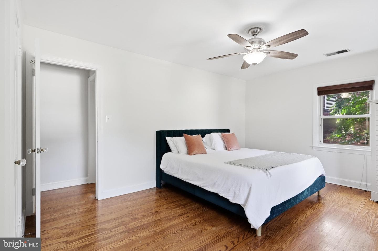 10211 Sutherland Road photo 16