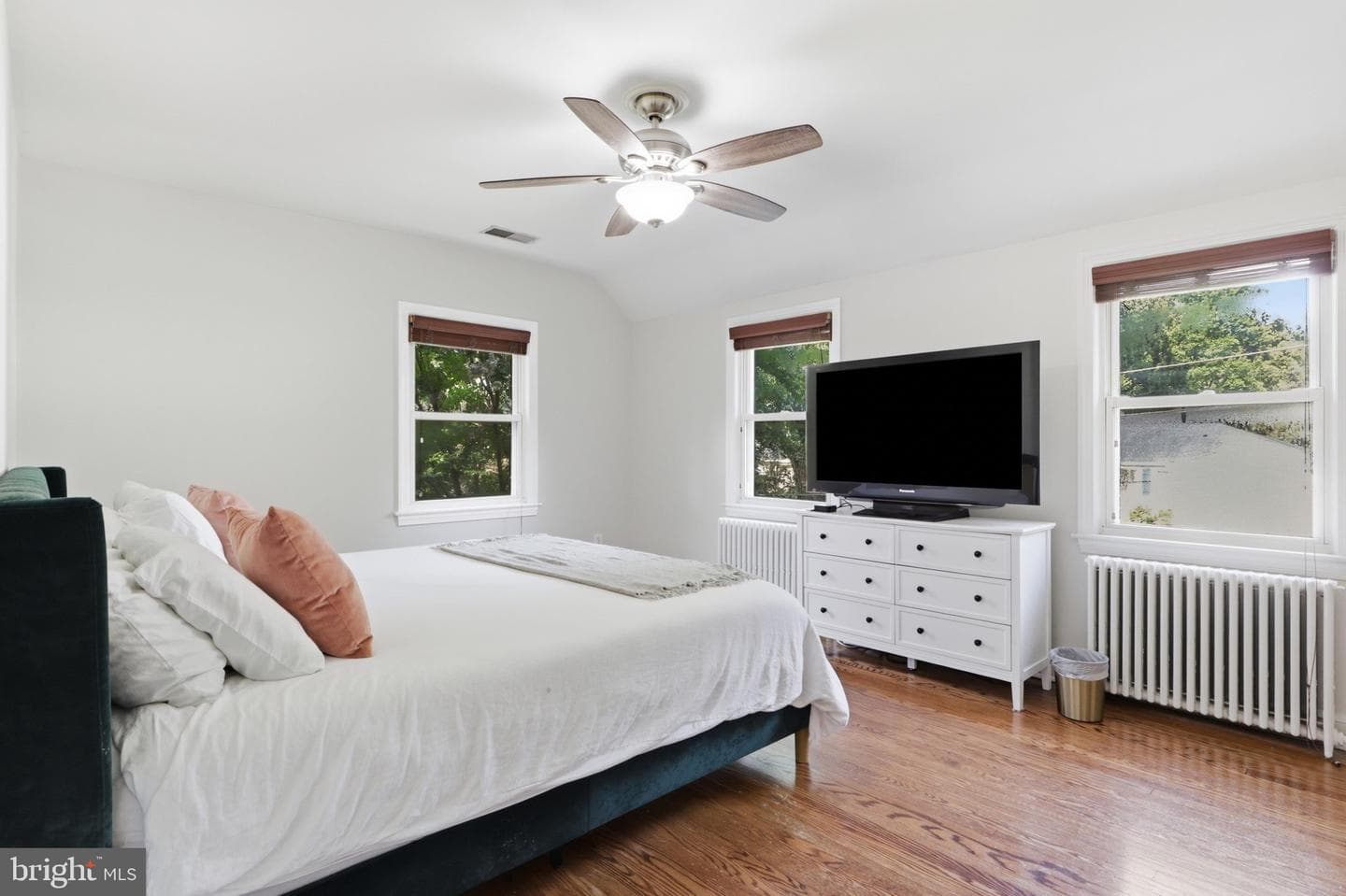 10211 Sutherland Road photo 17